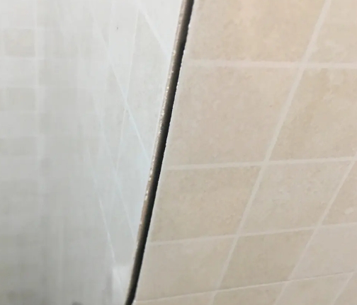 昂仁瓷砖空鼓维修公司分享阳台瓷砖脱落的修复过程可以分为以下几个步骤